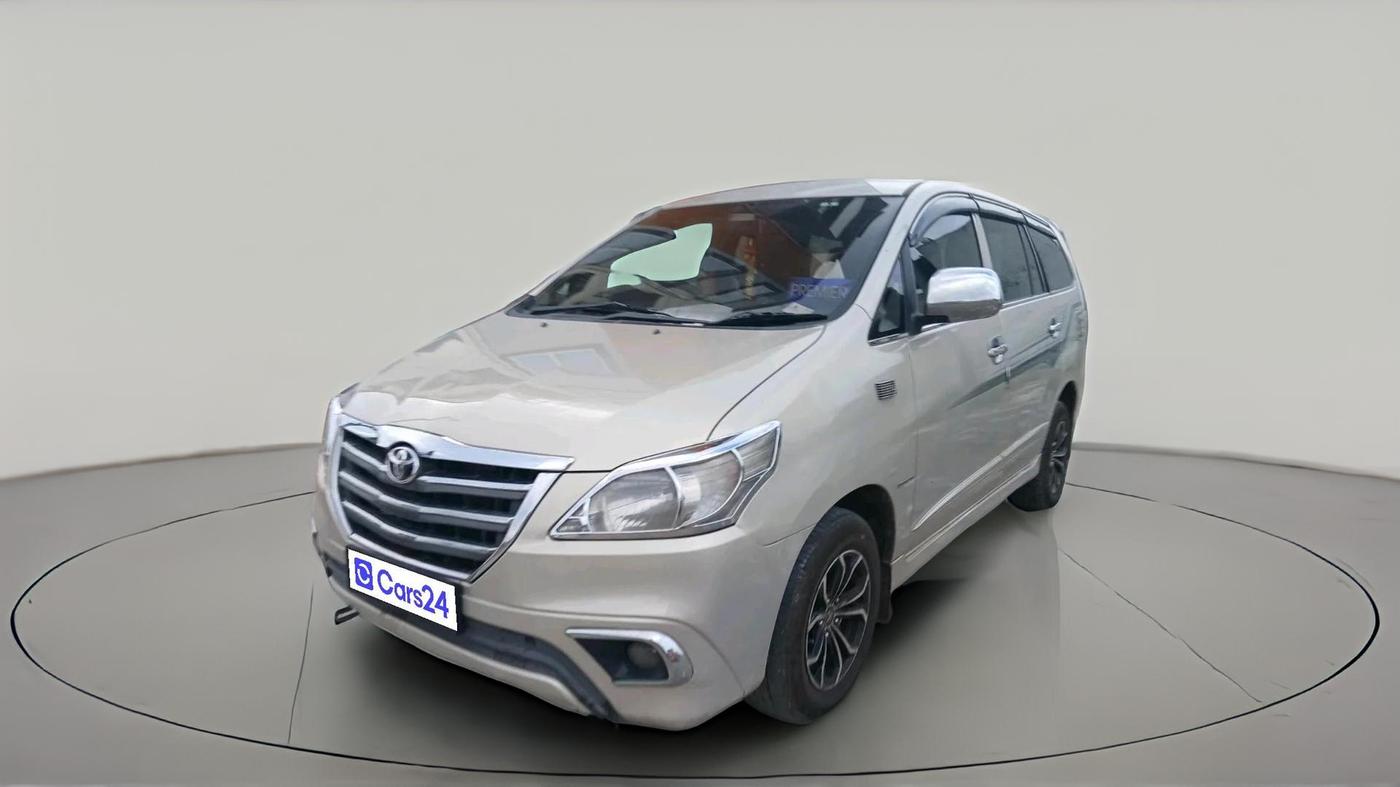 2014 Toyota Innova 2.5 GX 7 STR, Diesel, Manual, 2,57,018 km, exterior