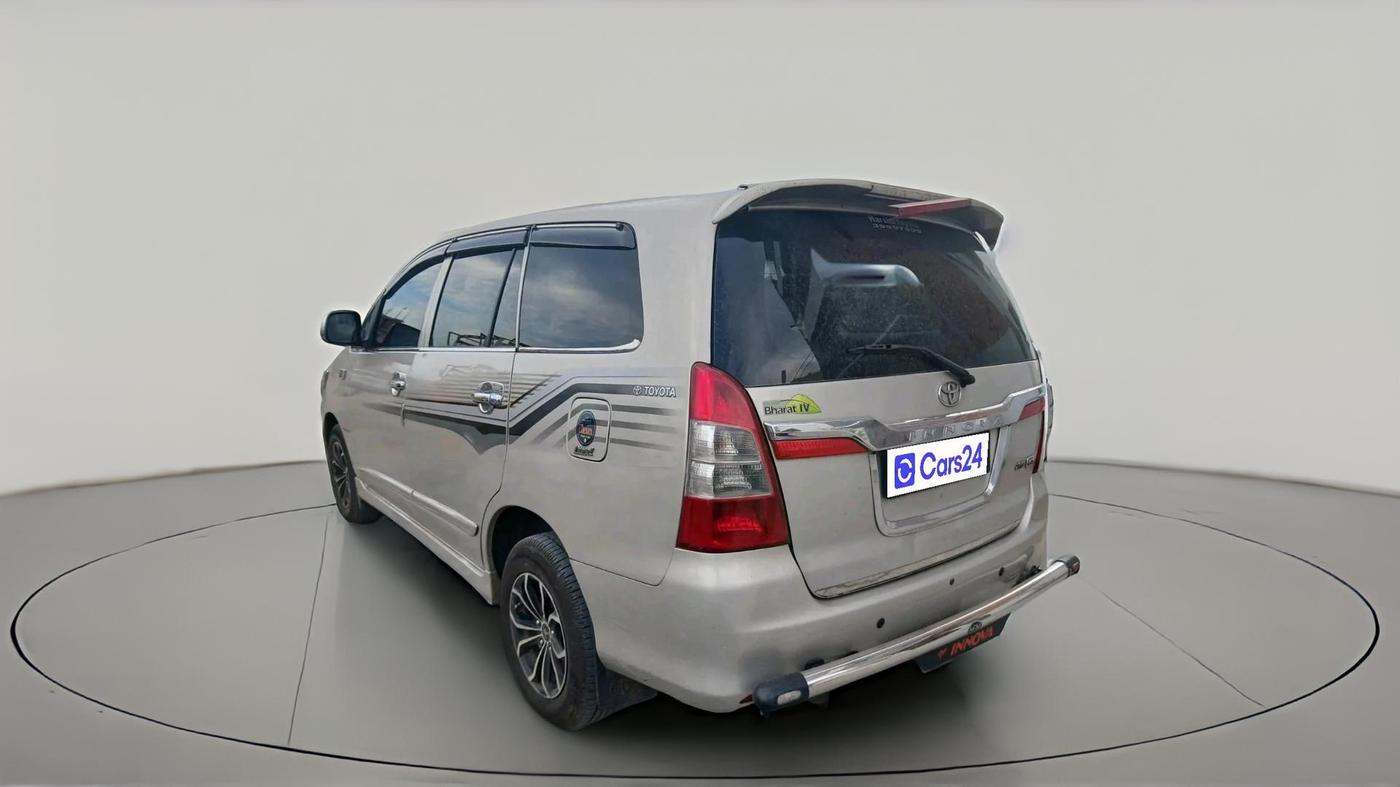 2014 Toyota Innova 2.5 GX 7 STR, Diesel, Manual, 2,57,018 km, exterior