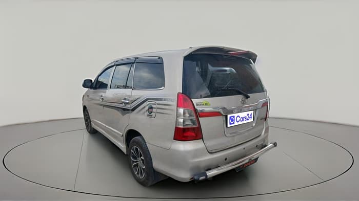 2014 Toyota Innova 2.5 GX 7 STR, Diesel, Manual, 2,57,018 km, exterior