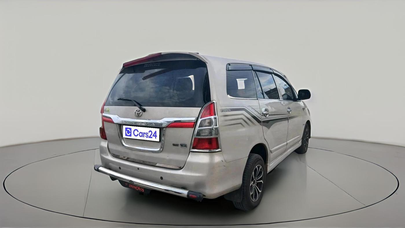 2014 Toyota Innova 2.5 GX 7 STR, Diesel, Manual, 2,57,018 km, exterior