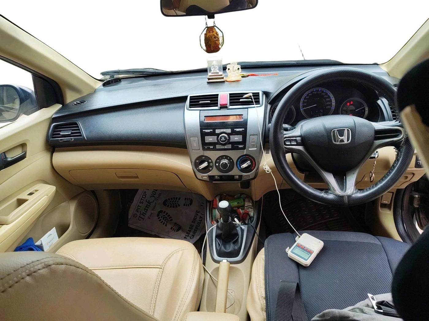 2013 Honda City 1.5L I-VTEC S MT, Petrol, Manual, 1,52,913 km, interior