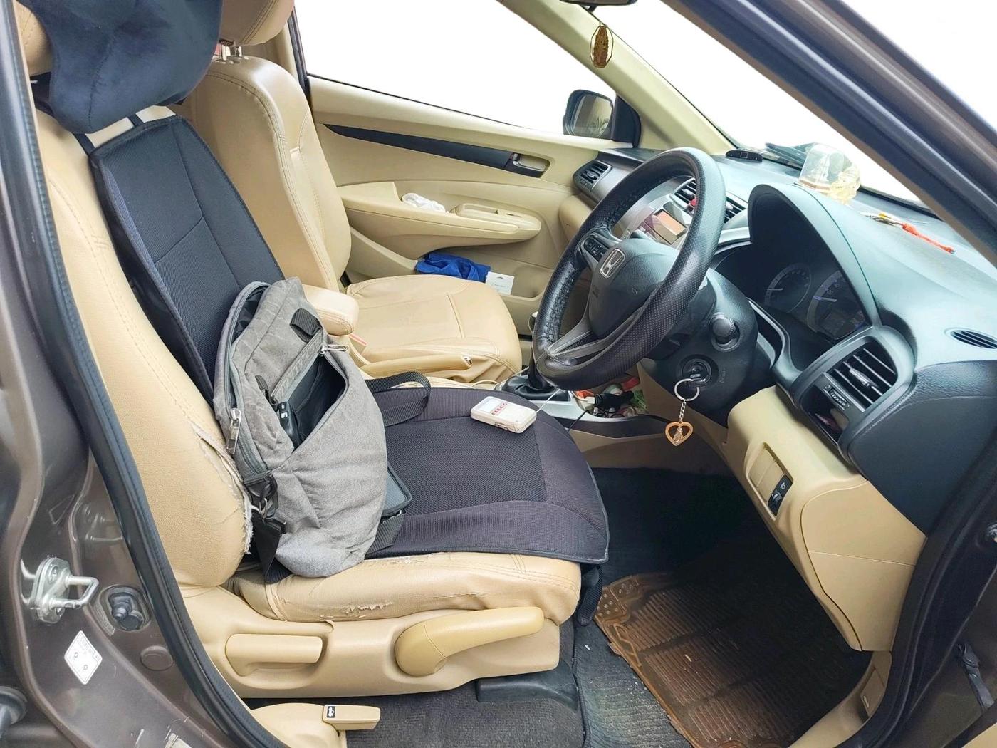 2013 Honda City 1.5L I-VTEC S MT, Petrol, Manual, 1,52,913 km, interior