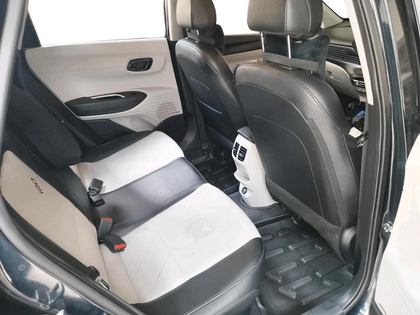 2024 Hyundai NEW I20 ASTA (O) 1.2 IVT, Petrol, Automatic, 20,088 km, interior