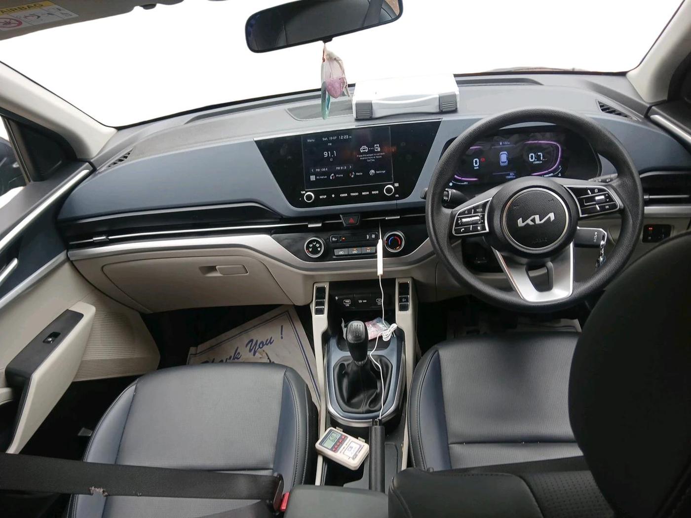 2024 KIA CARENS Premium (O) 1.5 Diesel MT 7 STR, Diesel, Manual, 15,845 km, interior