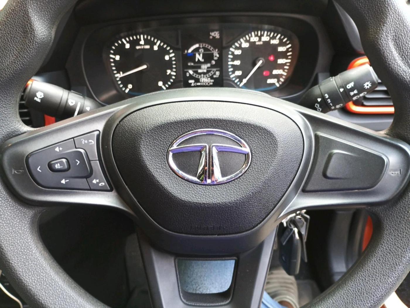 2022 Tata PUNCH ADVENTURE AMT, Petrol, Automatic, 13,962 km, interior
