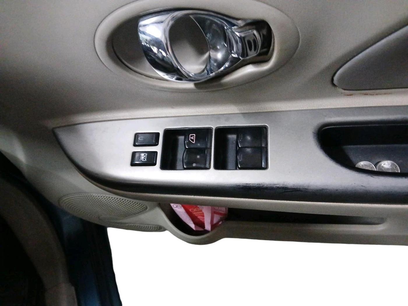 2013 Nissan Micra XV CVT, Petrol, Automatic, 99,603 km, interior