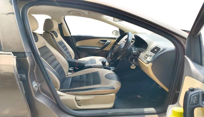 2016 Volkswagen Ameo HIGHLINE1.5L, Diesel, Manual, 1,85,449 km, interior