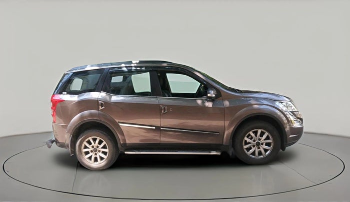 2017 Mahindra XUV500 W10 AT, Diesel, Automatic, 48,223 km, exterior