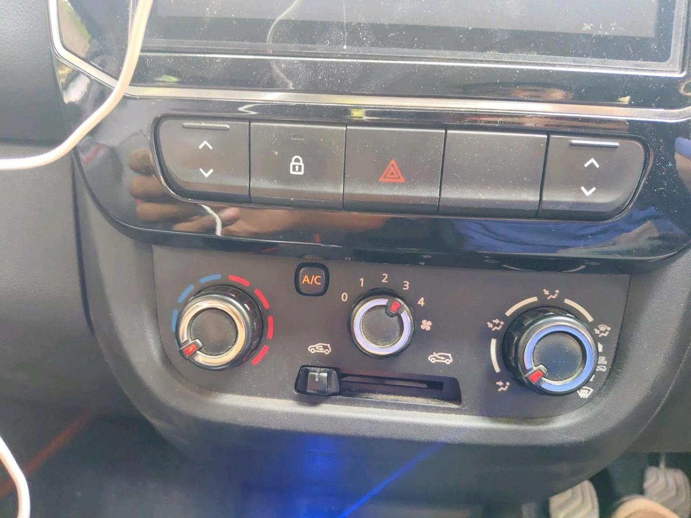 2022 Renault Kwid RXT 1.0, Petrol, Manual, 20,166 km, interior