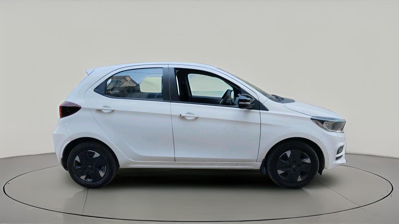 2025 Tata Tiago XTA PETROL, Petrol, Automatic, 6,874 km, exterior