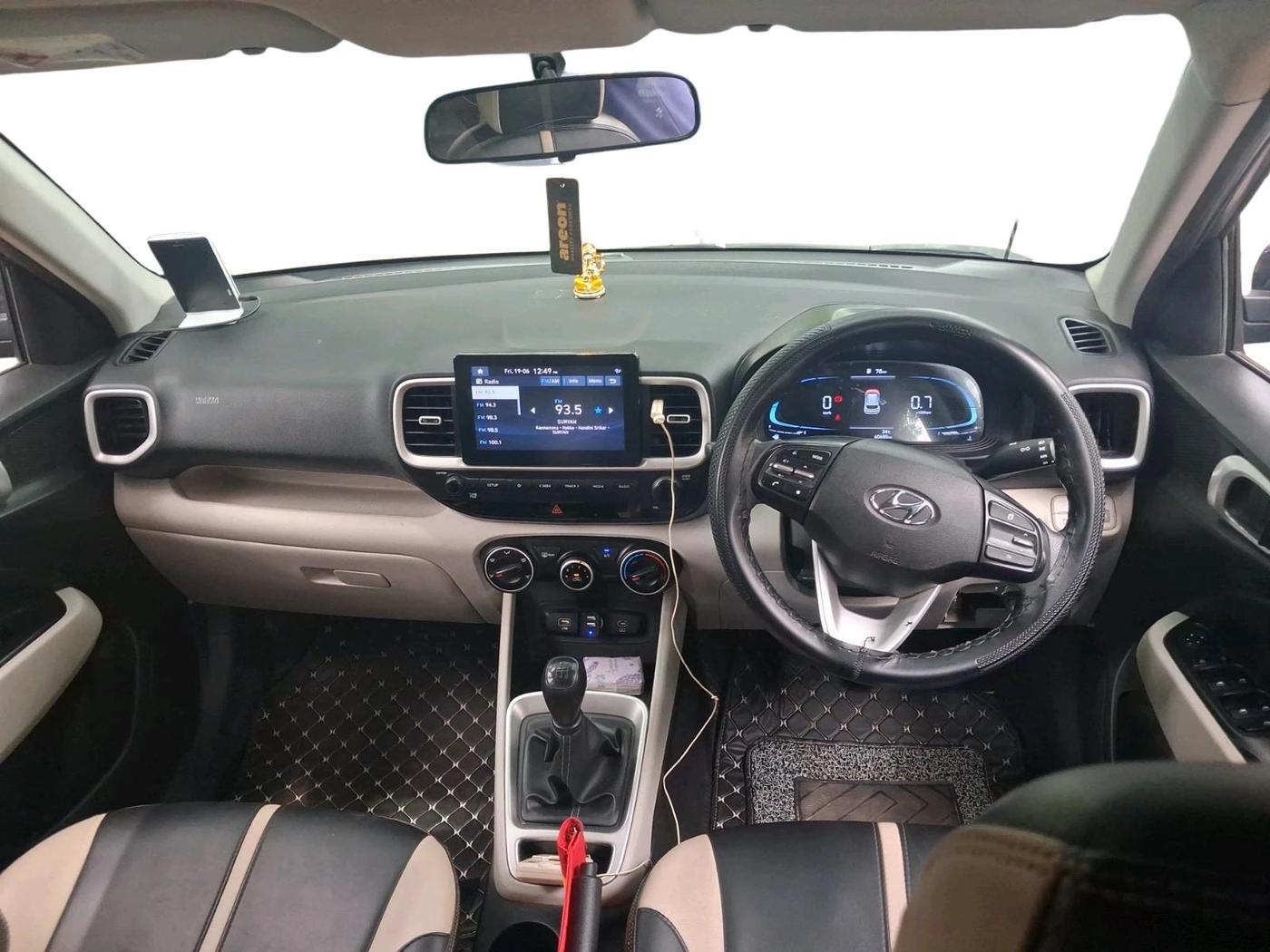 2022 Hyundai VENUE S(O) 1.2, Petrol, Manual, 60,680 km, interior