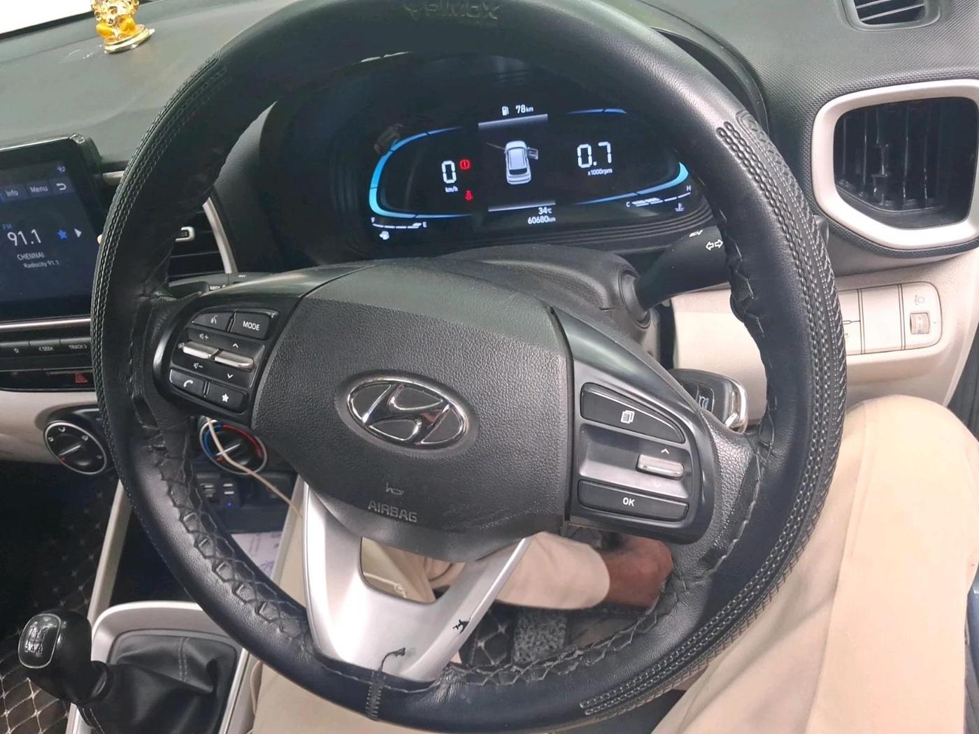 2022 Hyundai VENUE S(O) 1.2, Petrol, Manual, 60,680 km, interior