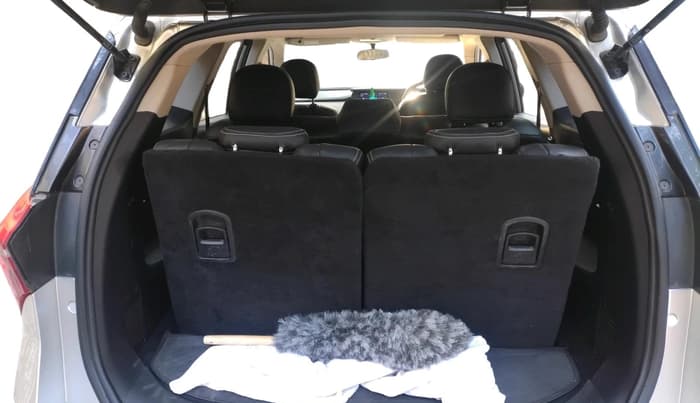 2022 Mahindra XUV700 MX P MT 5 STR, Petrol, Manual, 7,30,000 km, exterior