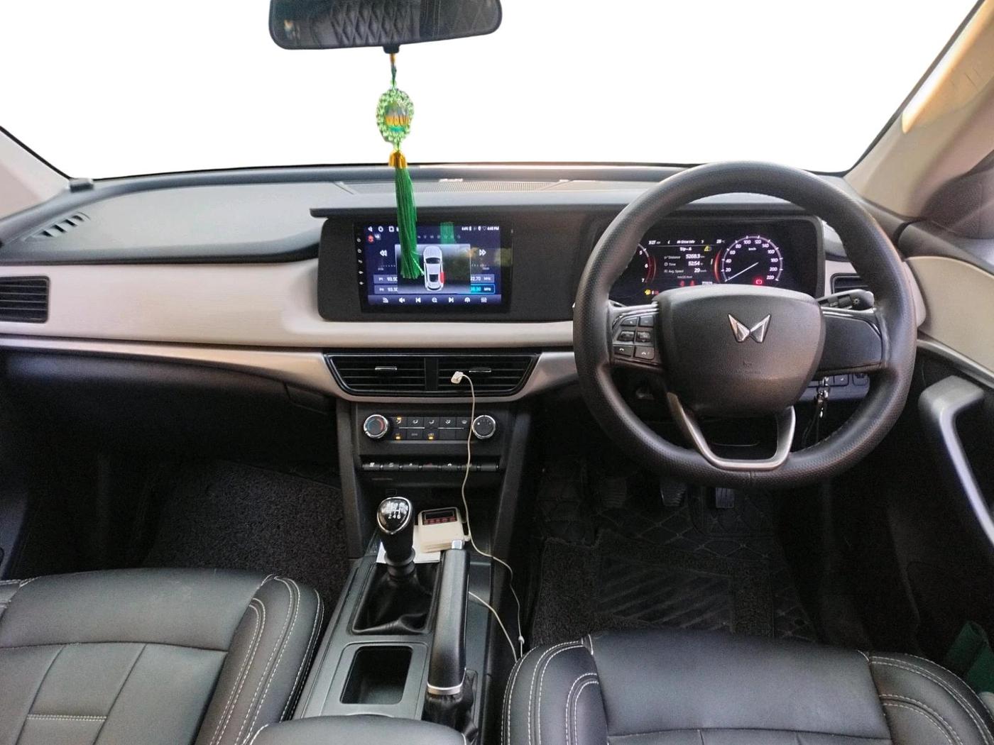 2022 Mahindra XUV700 MX P MT 5 STR, Petrol, Manual, 7,30,000 km, interior