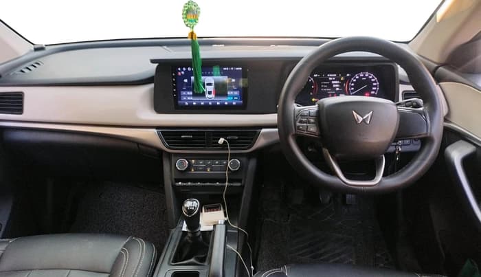 2022 Mahindra XUV700 MX P MT 5 STR, Petrol, Manual, 7,30,000 km, interior