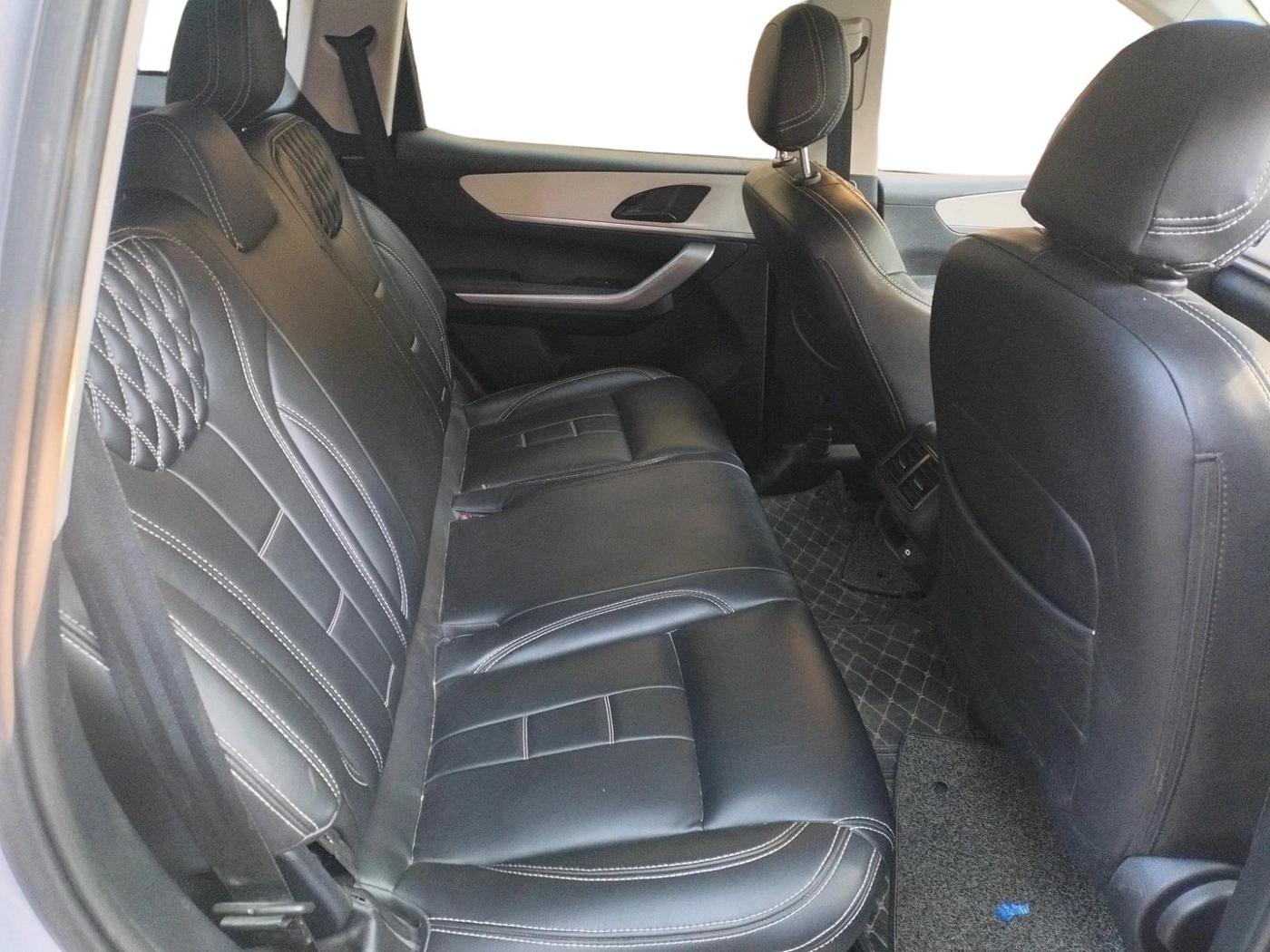 2022 Mahindra XUV700 MX P MT 5 STR, Petrol, Manual, 7,30,000 km, interior