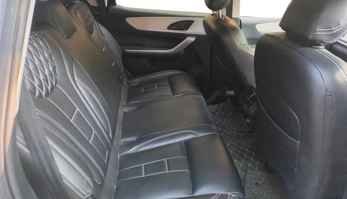 2022 Mahindra XUV700 MX P MT 5 STR, Petrol, Manual, 7,30,000 km, interior
