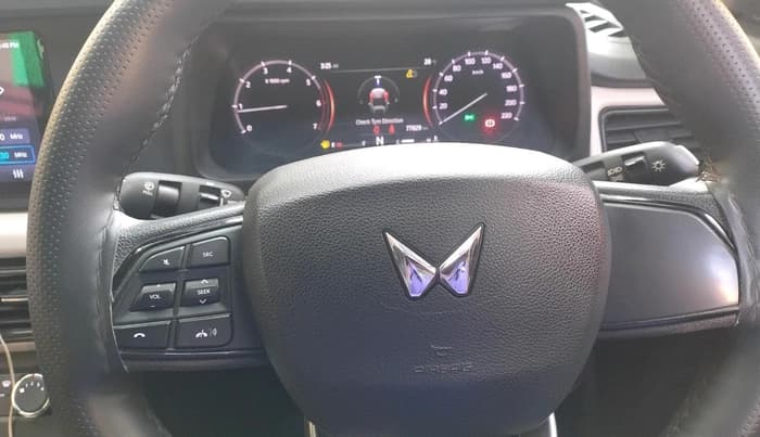 2022 Mahindra XUV700 MX P MT 5 STR, Petrol, Manual, 7,30,000 km, interior