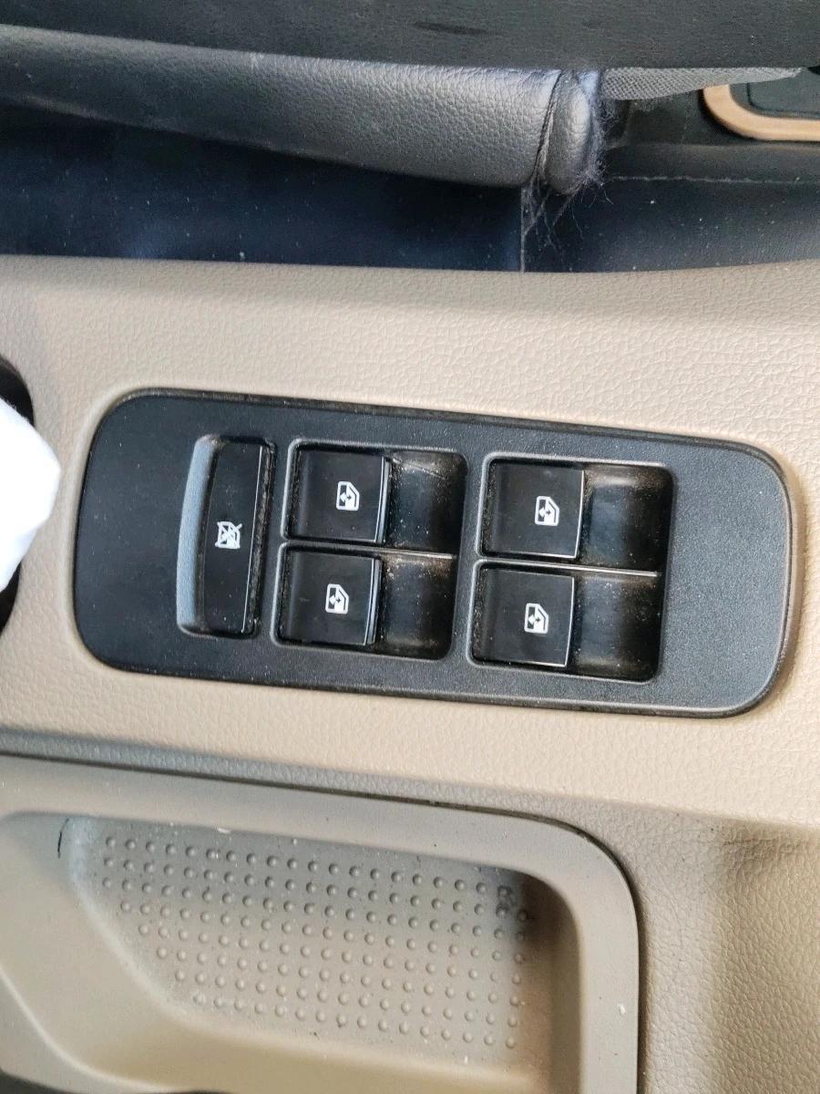 2018 Mahindra TUV300 T10, Diesel, Manual, 83,394 km, interior