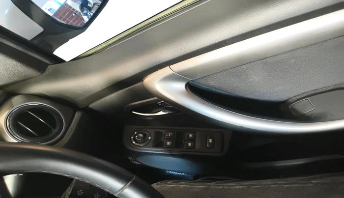 2021 Renault Duster RXZ 1.5 PETROL MT, Petrol, Manual, 28,233 km, interior