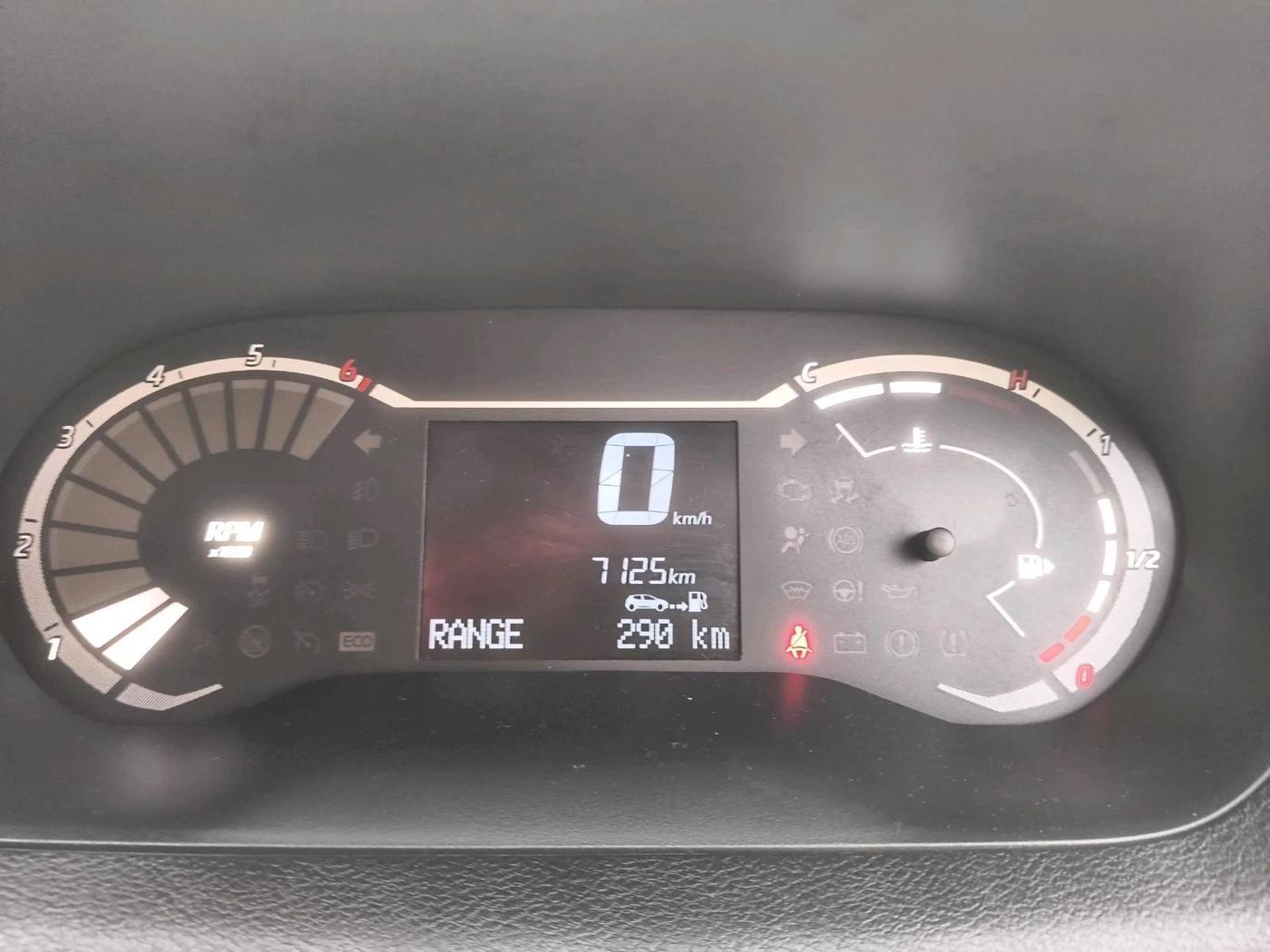 2025 Nissan MAGNITE Visia B4D 1.0 Petrol MT, Petrol, Manual, 7,125 km, interior