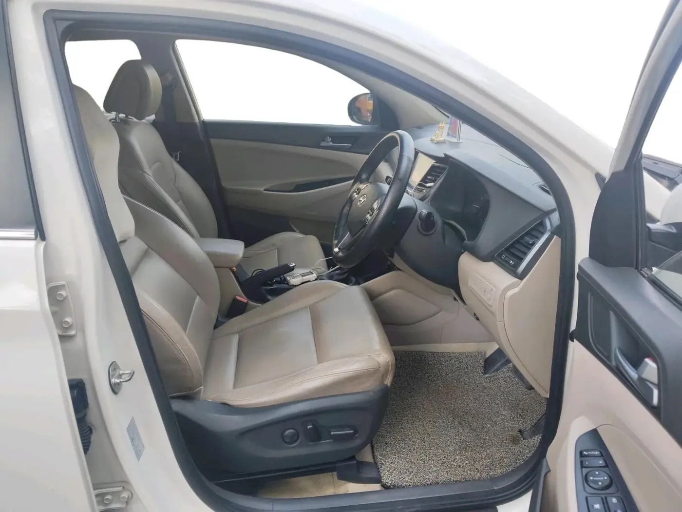 2017 Hyundai Tucson 2WD AT GL PETROL , Petrol, Automatic, 1,13,711 km, interior