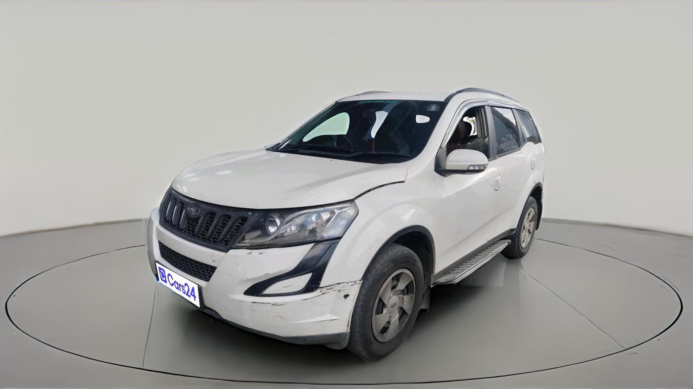 2016 Mahindra XUV500 W6 AT, Diesel, Automatic, 1,64,602 km, exterior