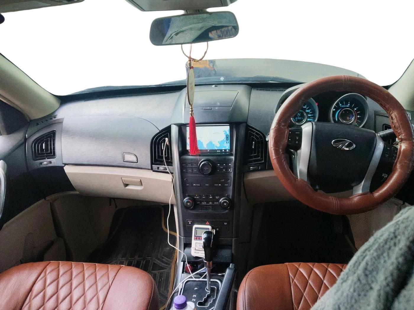 2016 Mahindra XUV500 W6 AT, Diesel, Automatic, 1,64,602 km, interior