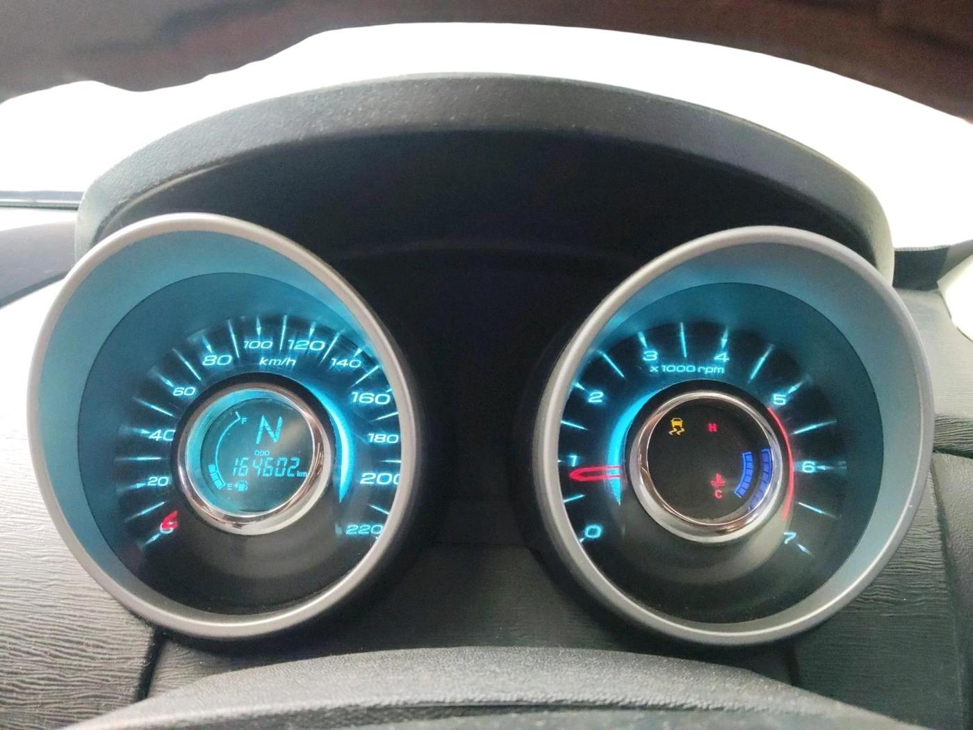 2016 Mahindra XUV500 W6 AT, Diesel, Automatic, 1,64,602 km, interior