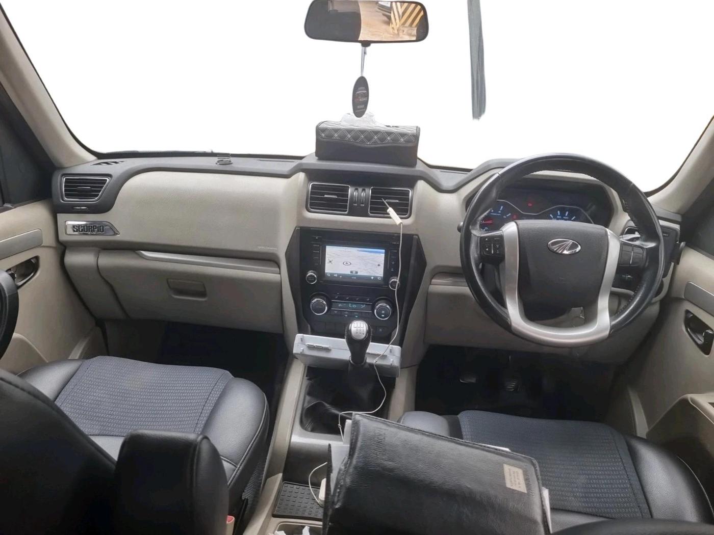 2017 Mahindra Scorpio S11 2WD, Diesel, Manual, 86,861 km, interior