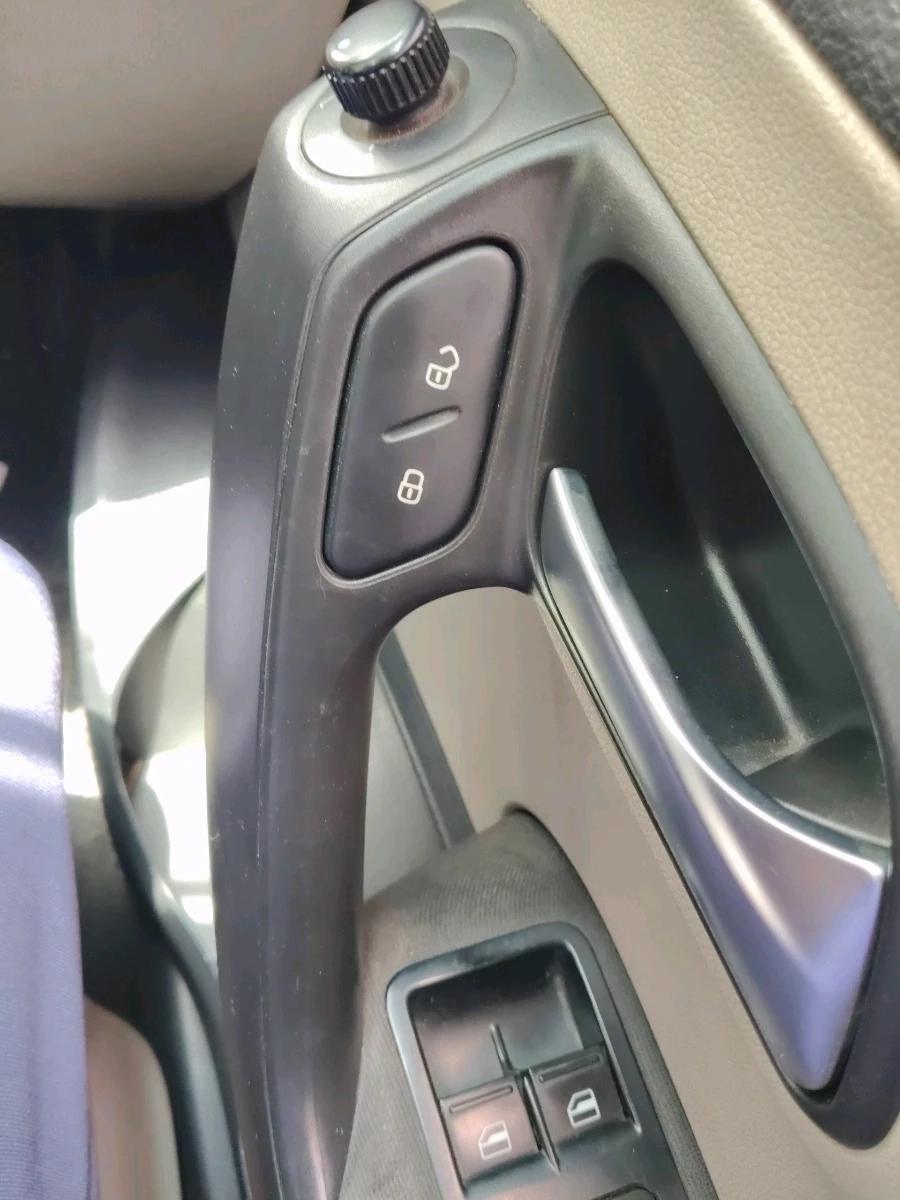 2013 Volkswagen Polo HIGHLINE DIESEL, Diesel, Manual, 88,060 km, interior