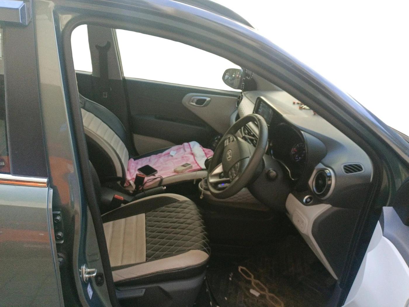 2024 Hyundai GRAND I10 NIOS ASTA AMT 1.2 KAPPA VTVT, Petrol, Automatic, 9,585 km, interior