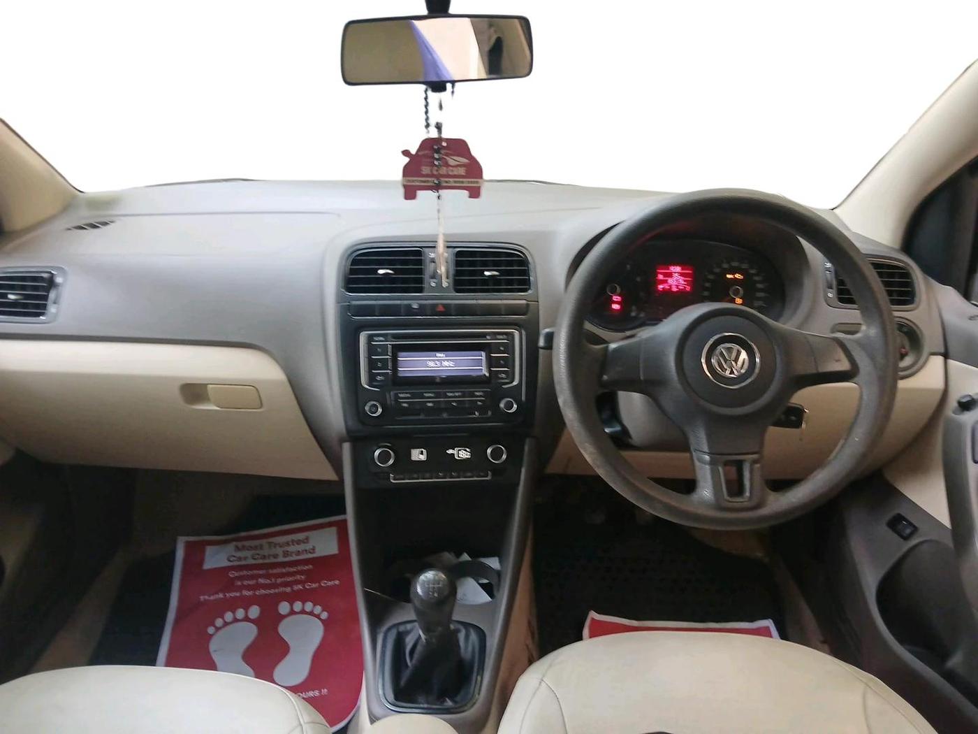 2013 Volkswagen Vento COMFORTLINE 1.6, Petrol, Manual, 85,519 km, interior