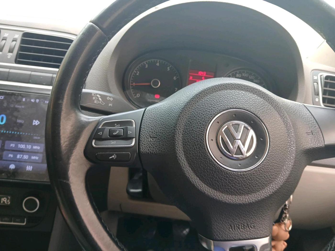 2014 Volkswagen Vento HIGHLINE 1.6 MPI, Petrol, Manual, 96,744 km, interior