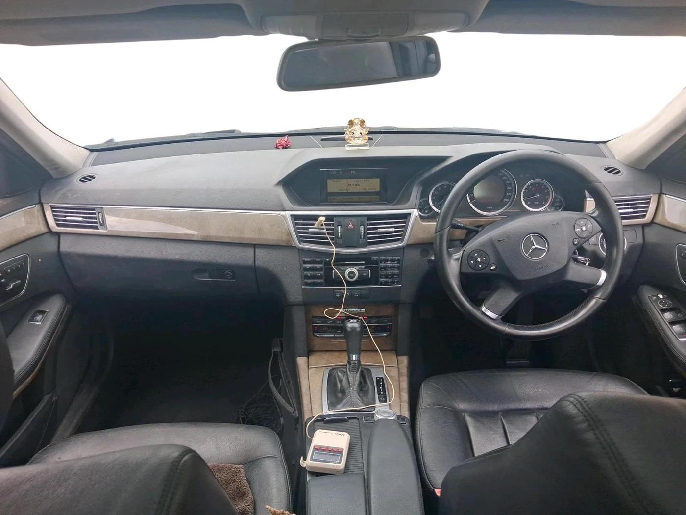 2011 Mercedes Benz E Class E200 CGI ELEGANCE, Petrol, Automatic, 1,22,505 km, interior