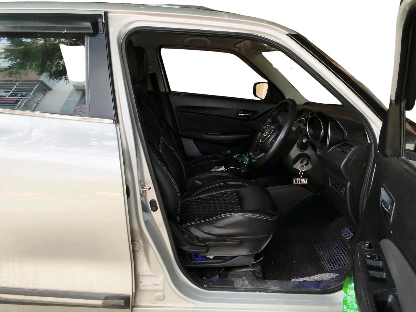 2020 Maruti Swift VXI AMT, Petrol, Automatic, 66,077 km, interior