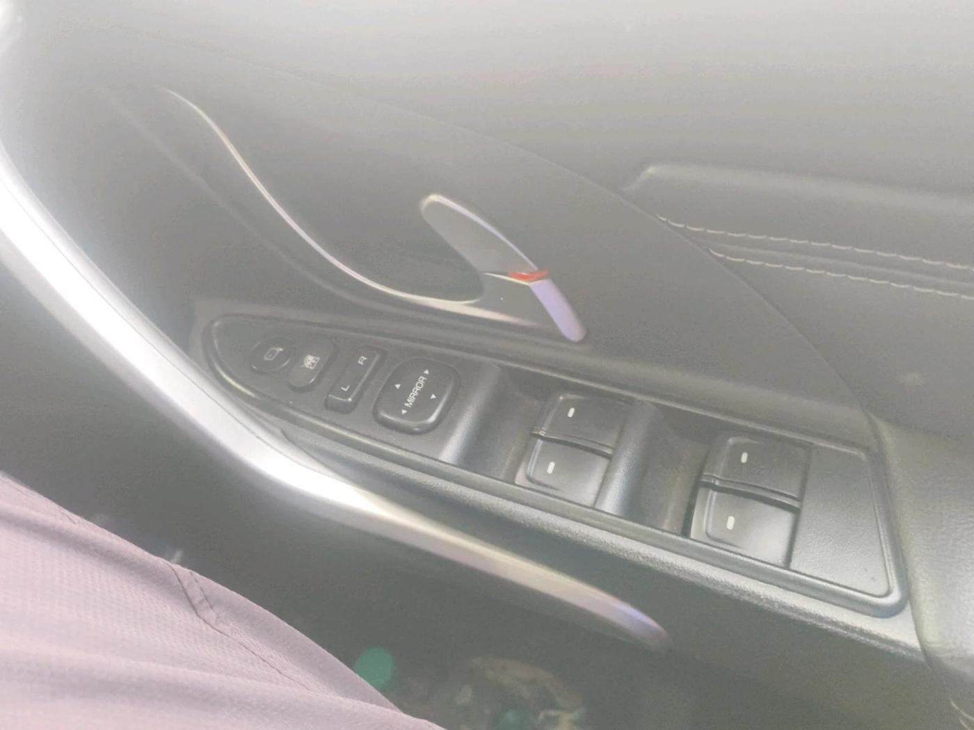 2018 Mahindra XUV500 W11, Diesel, Manual, 88,887 km, interior