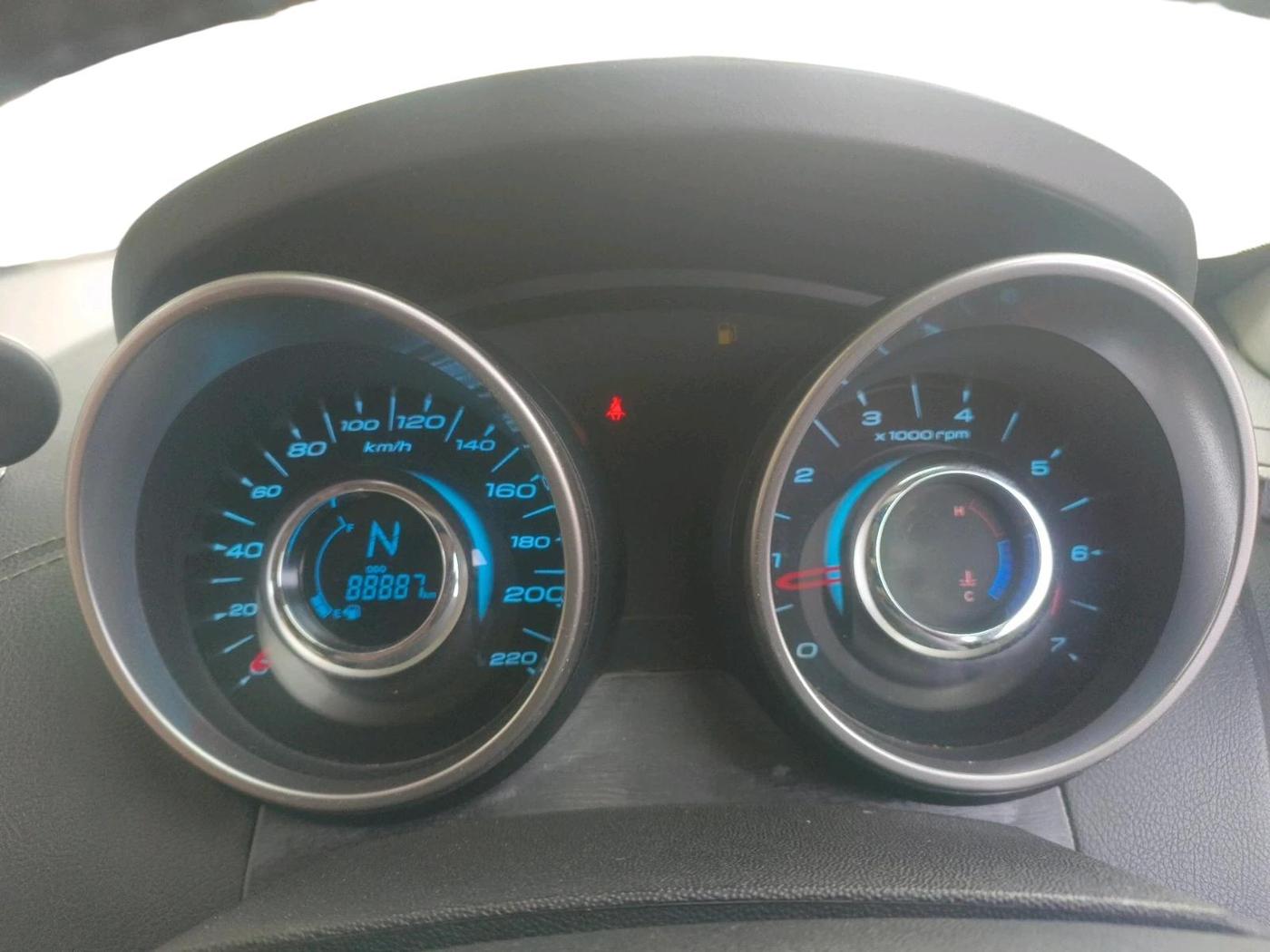 2018 Mahindra XUV500 W11, Diesel, Manual, 88,887 km, interior