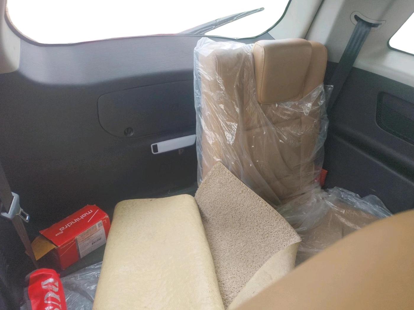 2018 Mahindra XUV500 W11, Diesel, Manual, 88,887 km, interior