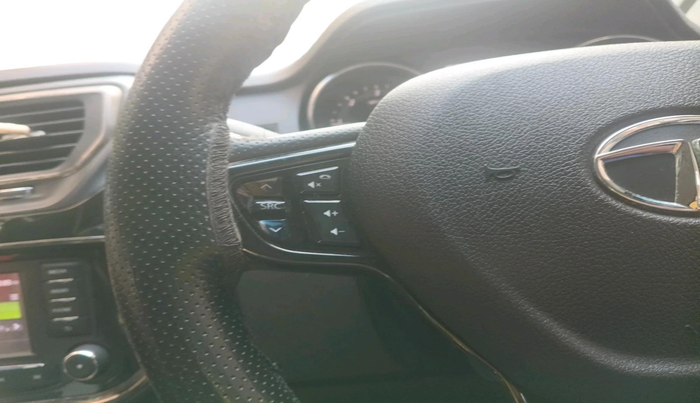 2017 Tata Hexa XM 4X2 7 STR, Diesel, Manual, 62,692 km, interior