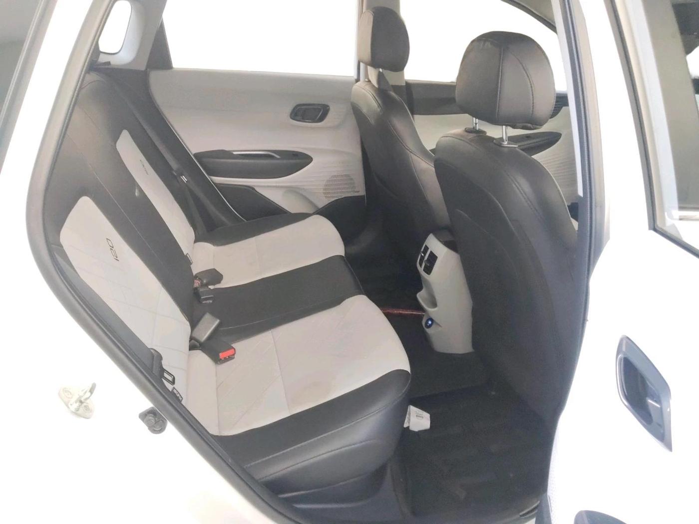 2024 Hyundai NEW I20 ASTA (O) 1.2 IVT, Petrol, Automatic, 20,000 km, interior