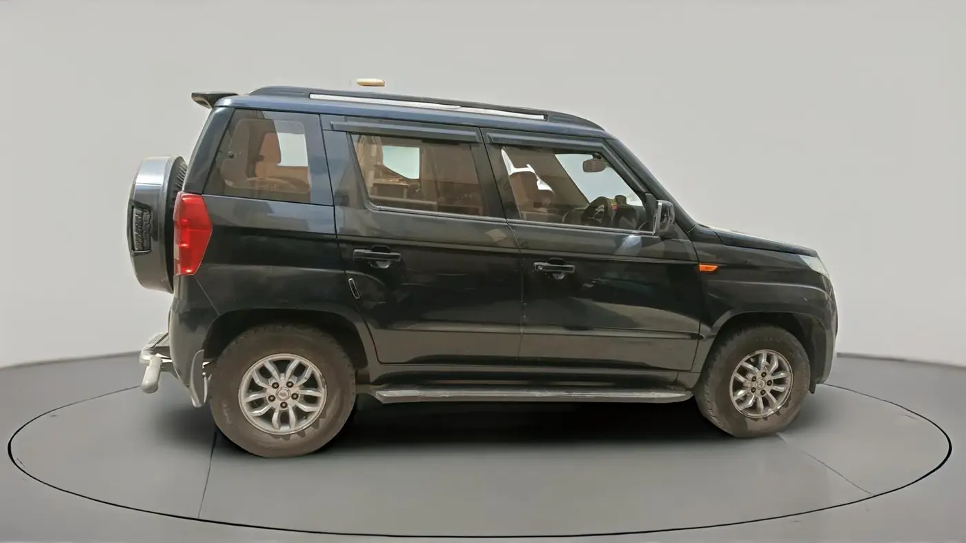 2017 Mahindra TUV300 T8, Diesel, Manual, 1,24,855 km, exterior