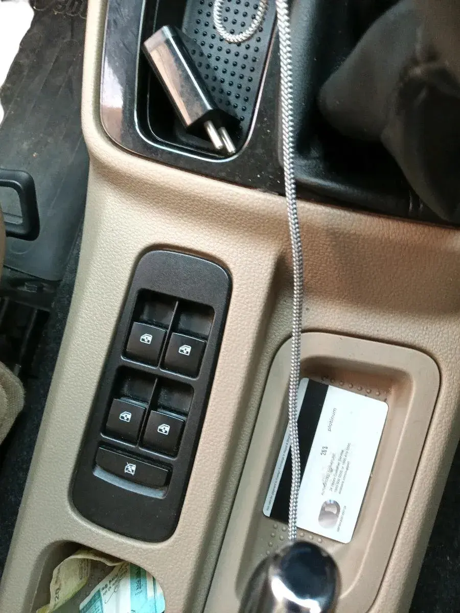 2017 Mahindra TUV300 T8, Diesel, Manual, 1,24,855 km, interior