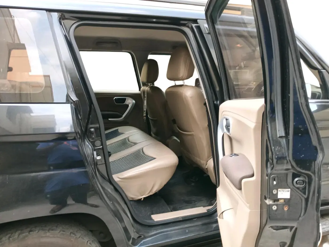 2017 Mahindra TUV300 T8, Diesel, Manual, 1,24,855 km, interior