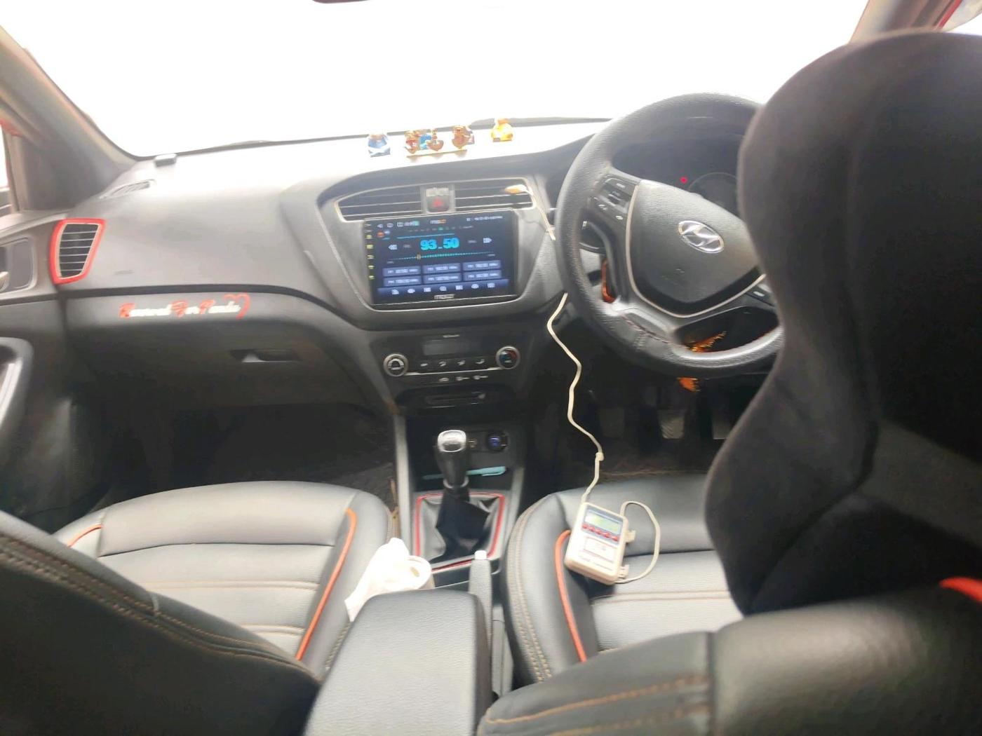 2018 Hyundai Elite i20 ASTA 1.2 DUAL TONE, Petrol, Manual, 1,18,704 km, interior