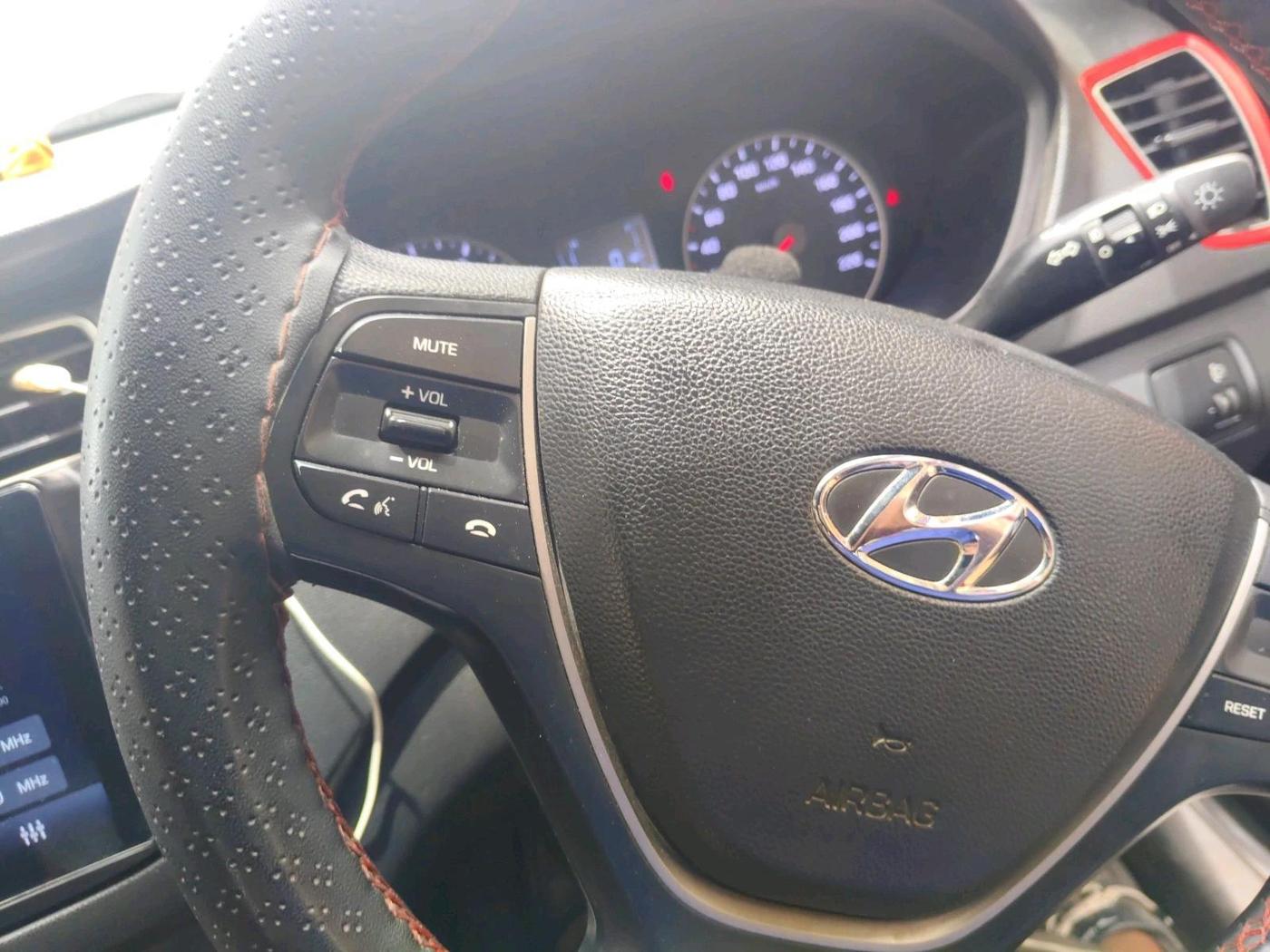 2018 Hyundai Elite i20 ASTA 1.2 DUAL TONE, Petrol, Manual, 1,18,704 km, interior
