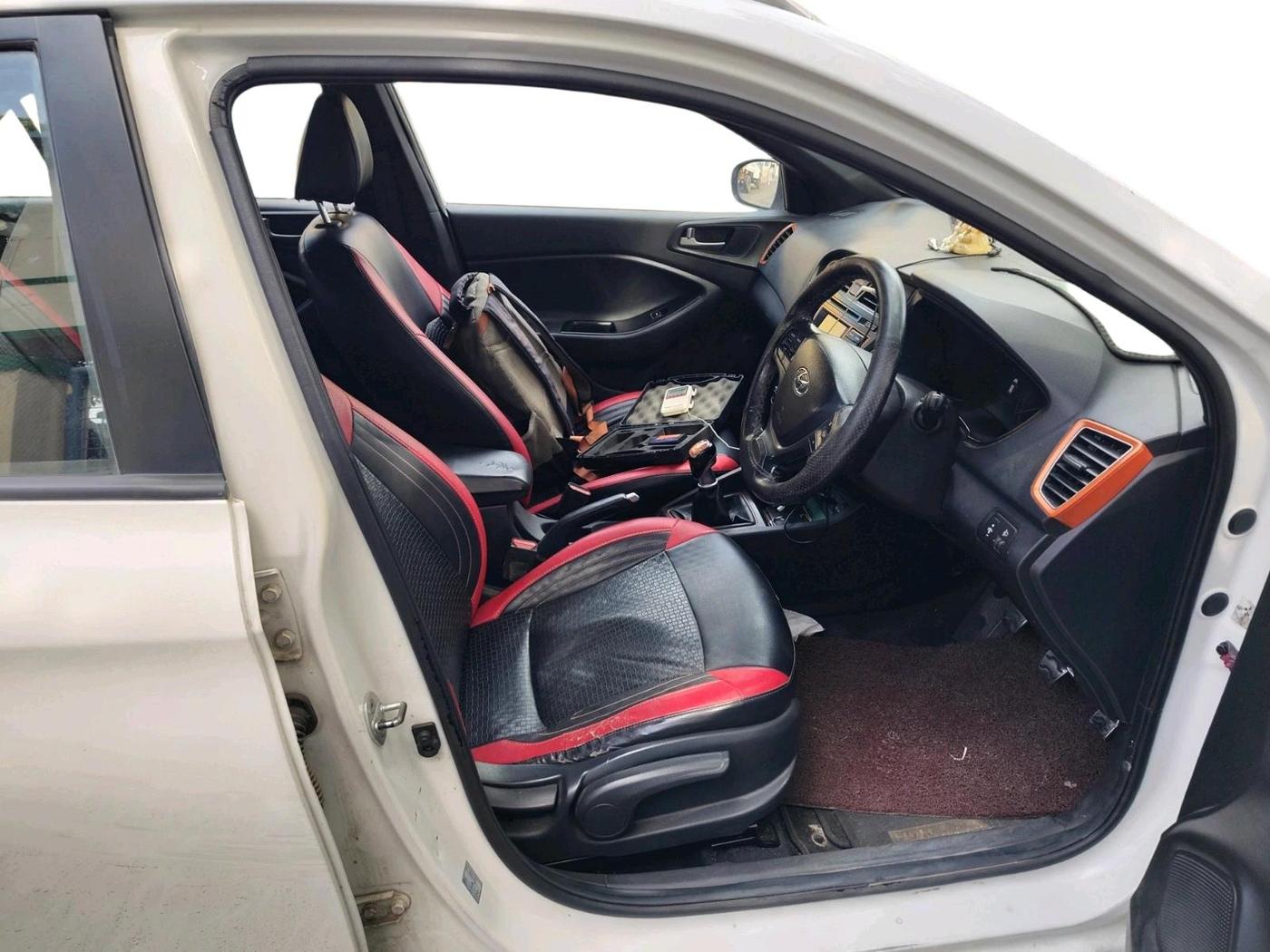 2015 Hyundai i20 Active 1.4 SX, Diesel, Manual, 1,27,704 km, interior