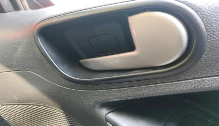 2016 Ford New Figo TITANIUM 1.2 PETROL MT, Petrol, Manual, 85,655 km, interior