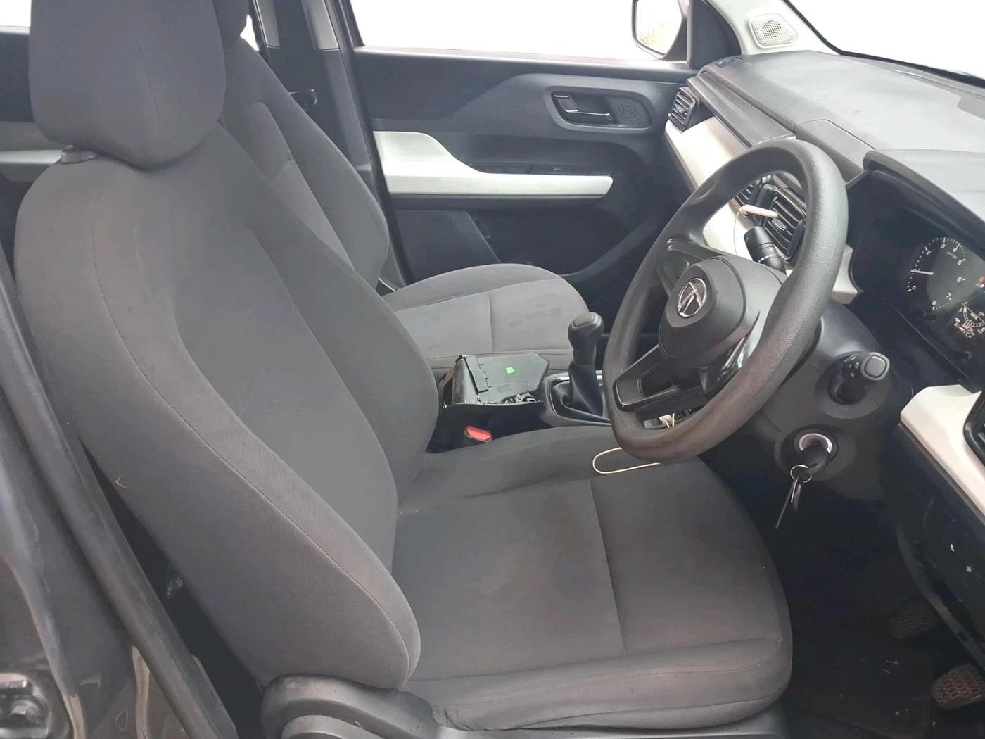2022 Tata PUNCH PURE MT, Petrol, Manual, 63,234 km, interior