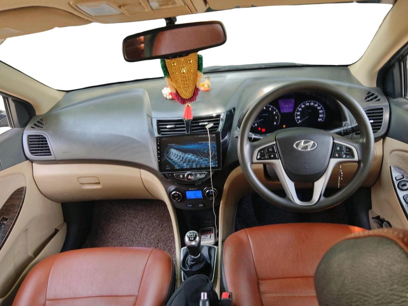 2011 Hyundai Verna FLUIDIC 1.6 VTVT SX, Petrol, Manual, 1,30,616 km, interior